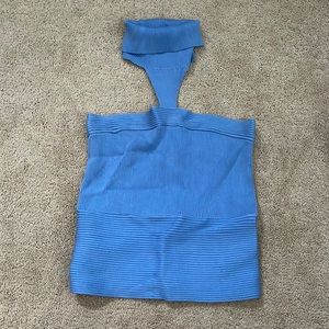 Super cute top halter top with neck.